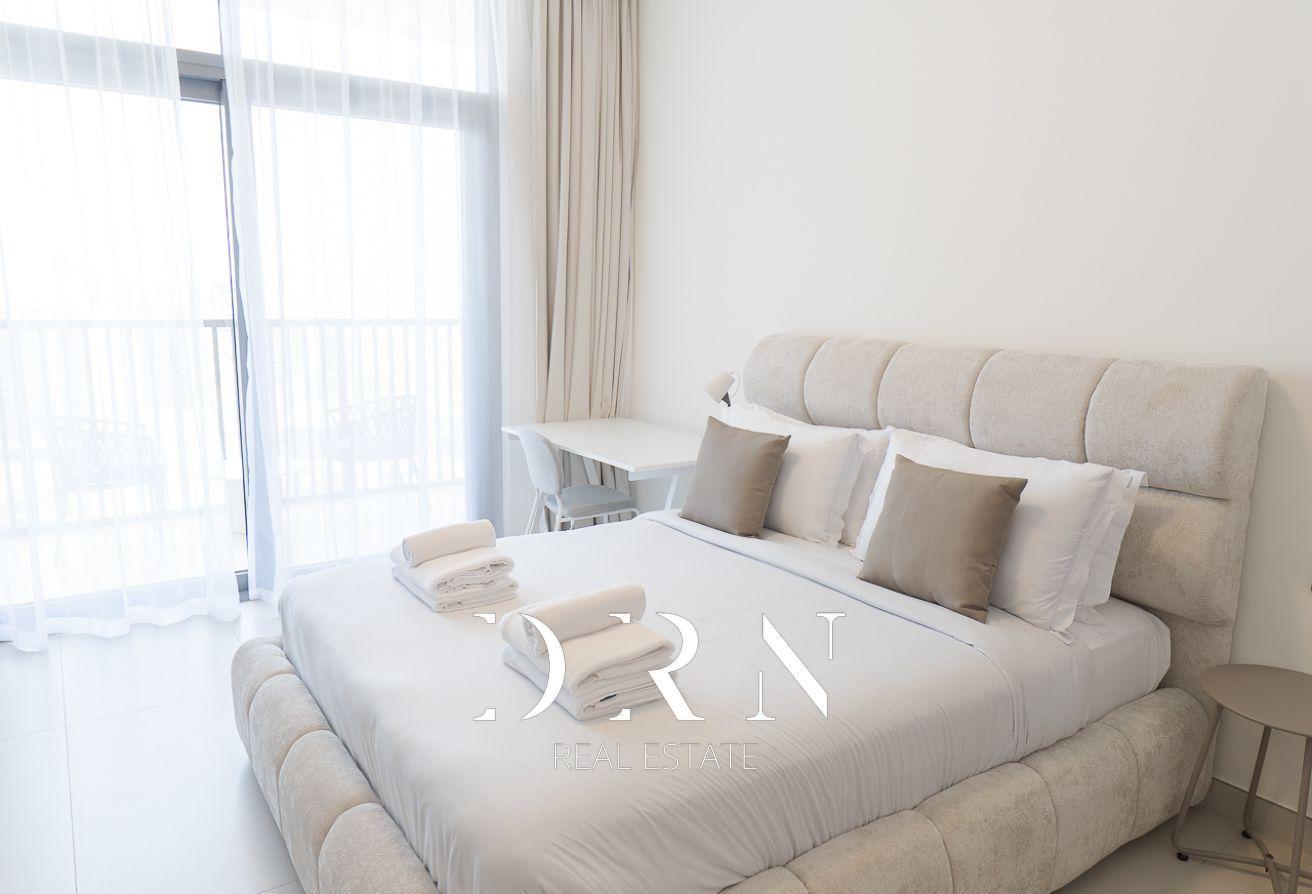 Elegant Studio | Upgraded | Furnished | Vacant photo 14