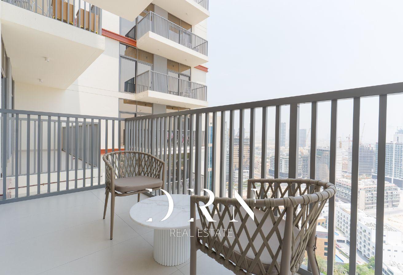 Elegant Studio | Upgraded | Furnished | Vacant photo 6