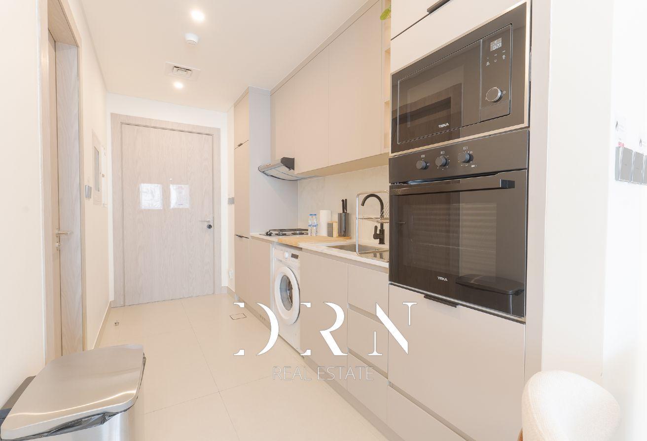 Elegant Studio | Upgraded | Furnished | Vacant photo 22