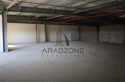 Warehouse - Studio - 7+ Bathrooms for rent in Al Sajaa - Sharjah