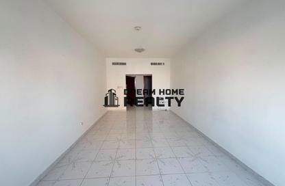 Apartment - 3 Bedrooms - 3 Bathrooms for rent in Yasmeen Tower - Al Majaz 2 - Al Majaz - Sharjah