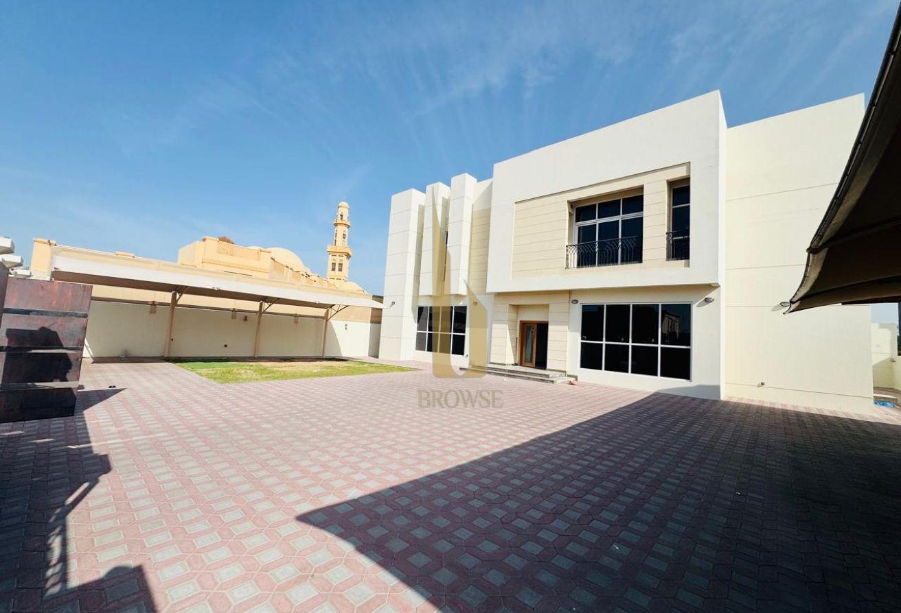 Independent Villa l Majilis + 5BR + Service Block photo 2
