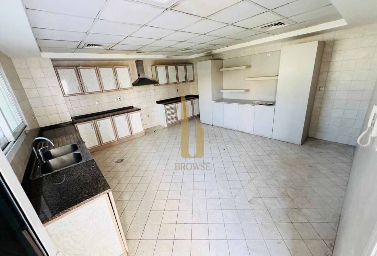 Independent Villa l Majilis + 5BR + Service Block photo 13