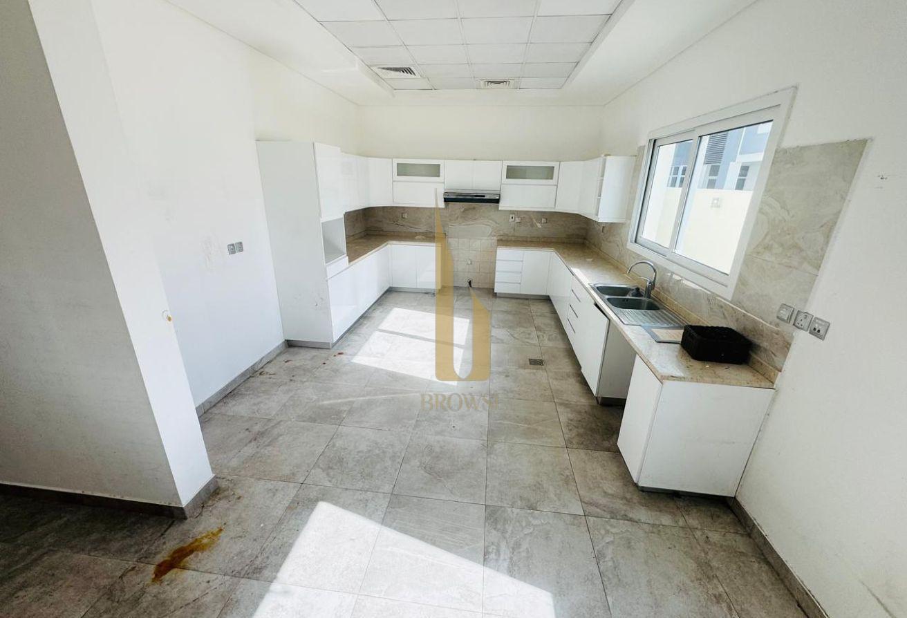 Independent Villa l Majilis + 5BR + Service Block photo 14
