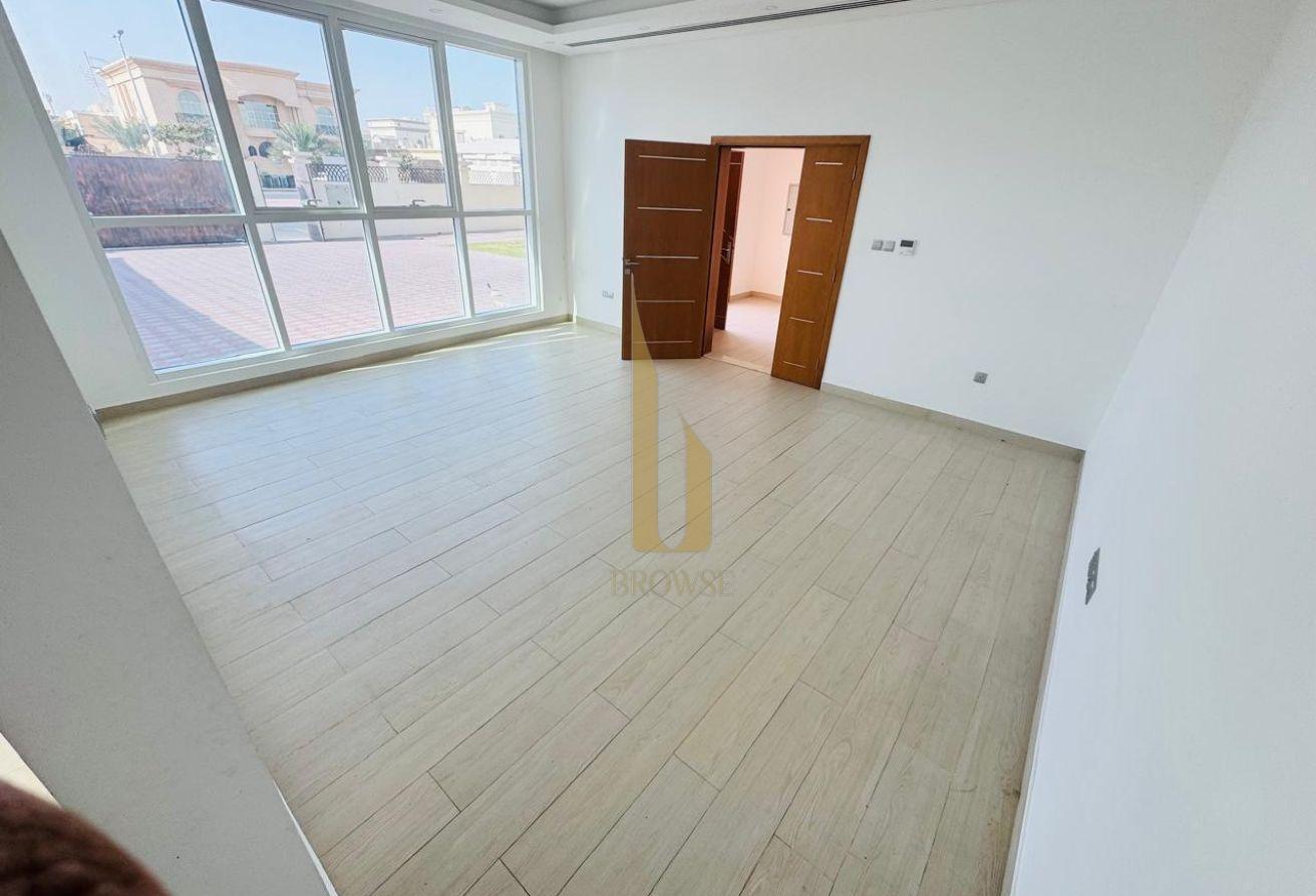 Independent Villa l Majilis + 5BR + Service Block photo 7