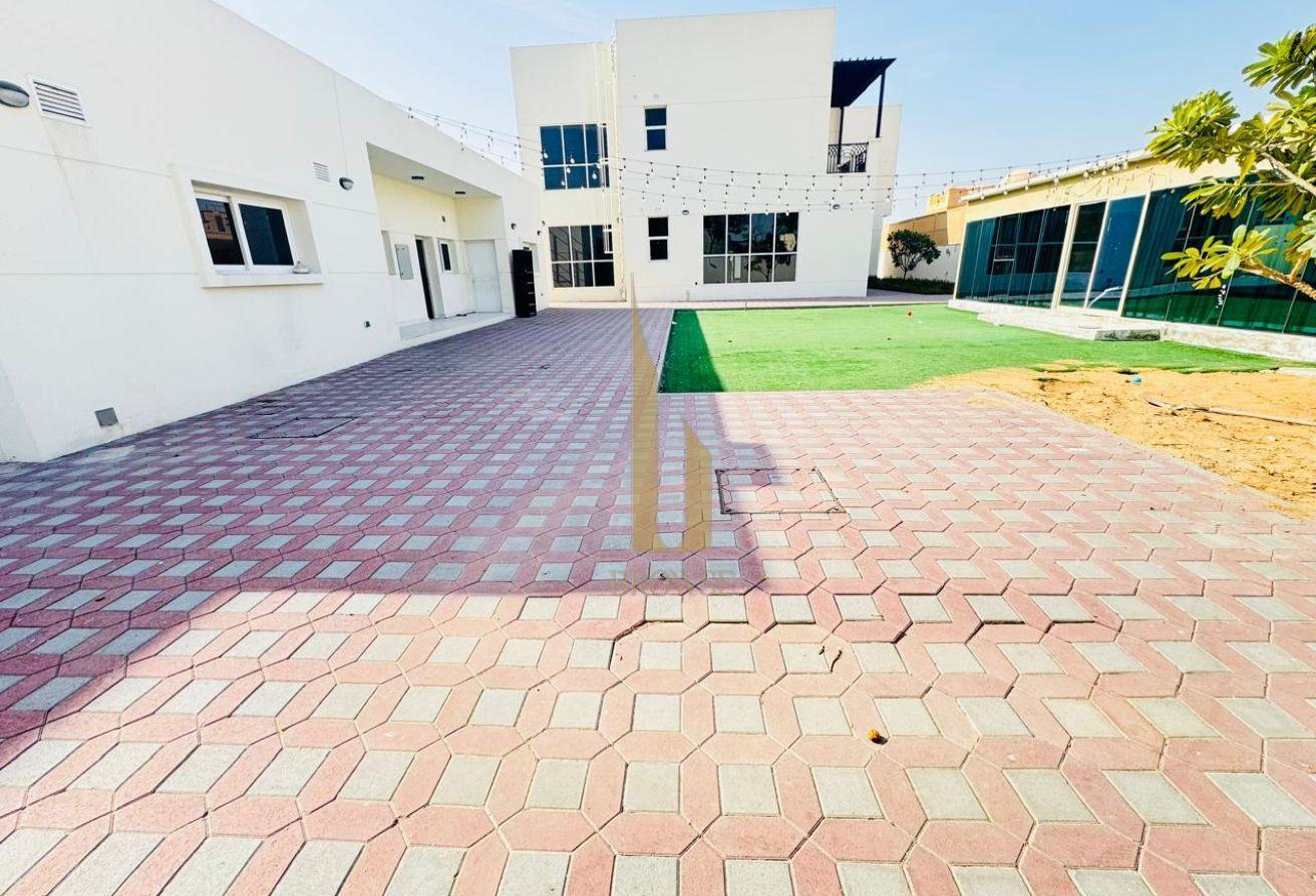 Independent Villa l Majilis + 5BR + Service Block photo 27