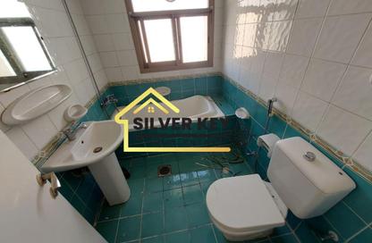 Apartment - 3 Bedrooms - 3 Bathrooms for rent in Abu Shagara building - Abu shagara - Sharjah