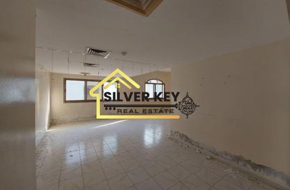 Apartment - 3 Bedrooms - 3 Bathrooms for rent in Abu Shagara building - Abu shagara - Sharjah