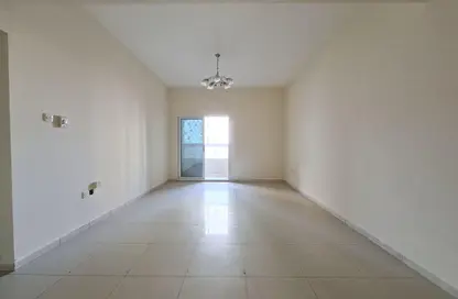 شقة - غرفة نوم - 1 حمام للايجار في شارع التعاون الجديد - التعاون - الشارقة