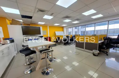 مكتب - استوديو - 1 حمام للايجار في مركز الأعمال الأوروبي - مجمع دبي للاستثمار - دبي