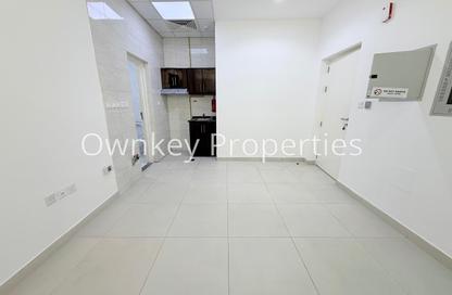 Apartment - Studio - 1 Bathroom for rent in Muna Karama Building - Al Karama - Dubai