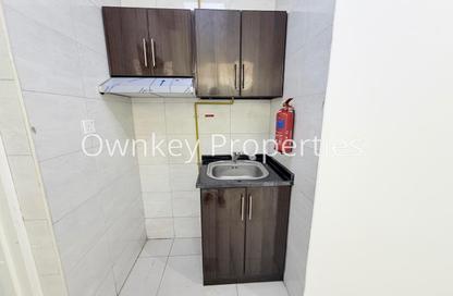 Apartment - Studio - 1 Bathroom for rent in Muna Karama Building - Al Karama - Dubai