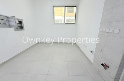 Apartment - Studio - 1 Bathroom for rent in Muna Karama Building - Al Karama - Dubai