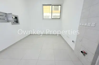 Apartment - 1 Bathroom for rent in Muna Karama Building - Al Karama - Dubai