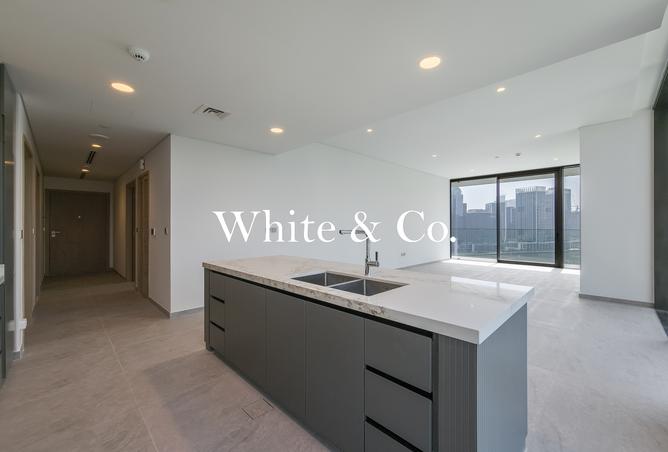 FULL CANAL VIEW | MID FLOOR | VACANT NOW photo 3