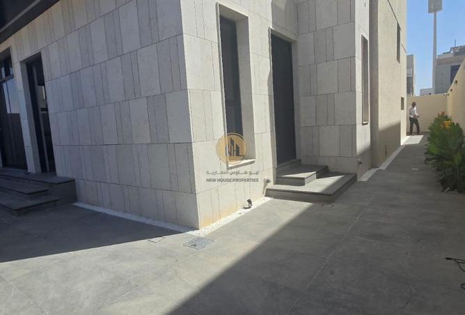 74252228 - Property Image 3