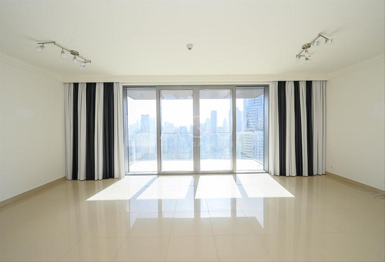 High Floor | Balcony | Maid's Room photo 2