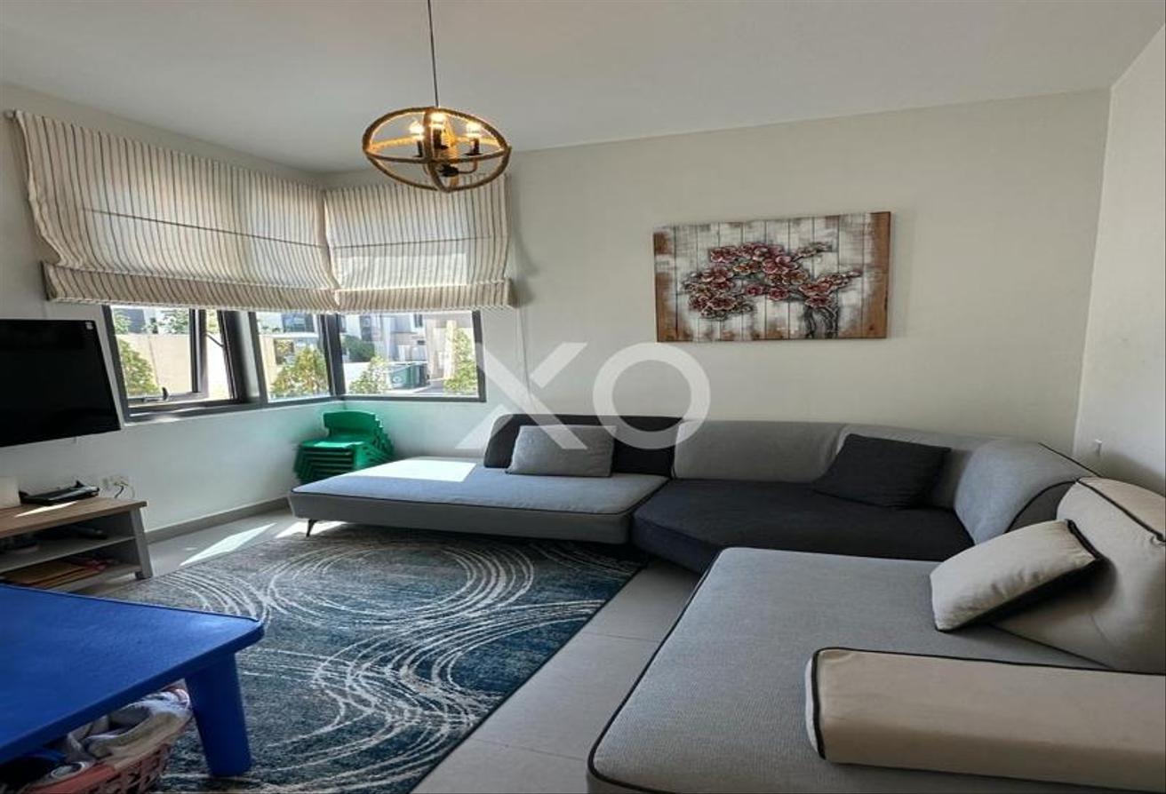 Upgraded | Furnished Unfurnished | Row photo 7