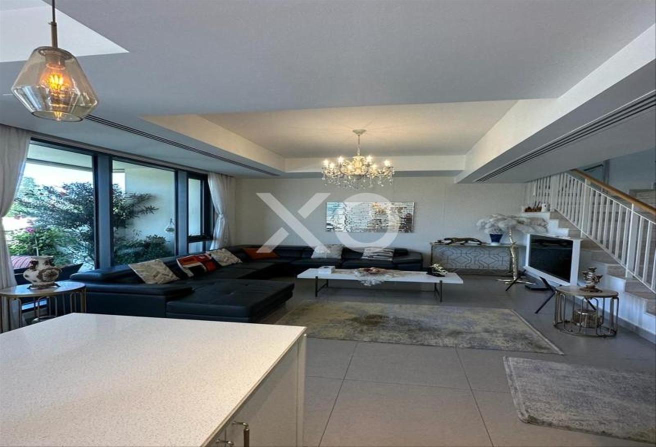 Upgraded | Furnished Unfurnished | Row photo 5