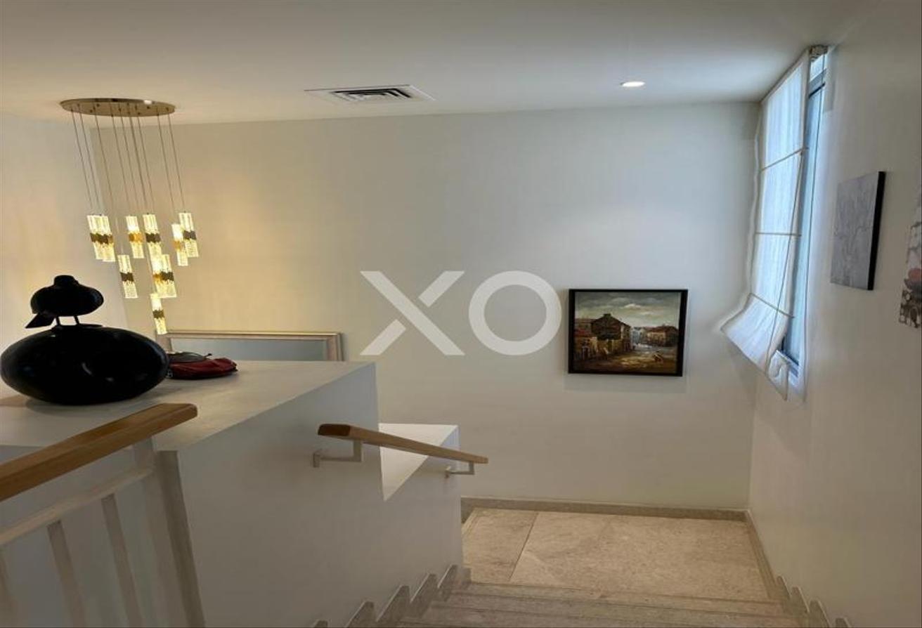 Upgraded | Furnished Unfurnished | Row photo 6