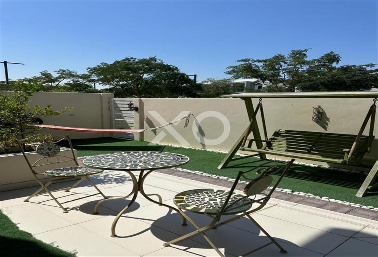 Upgraded | Furnished Unfurnished | Row photo 16