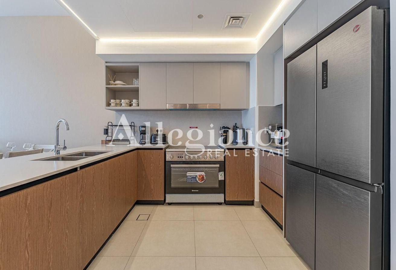 Luxury 3BR + Maid | Spacious | Creek Views photo 17