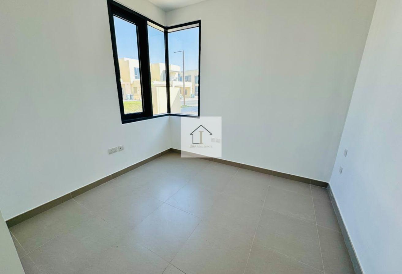 Well Maintained | Spacious Layout | Move In photo 4