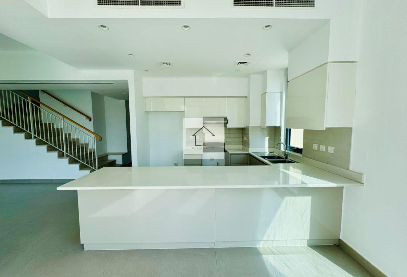Well Maintained | Spacious Layout | Move In photo 7