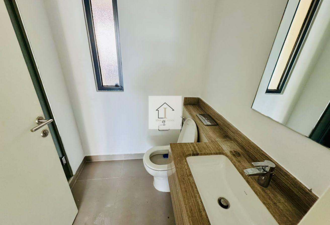 Well Maintained | Spacious Layout | Move In photo 10
