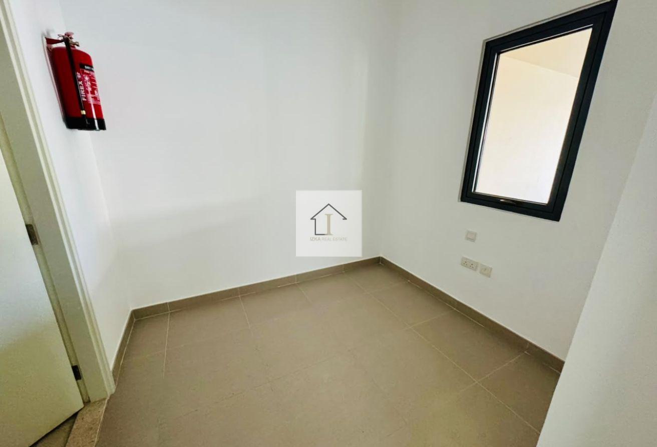 Well Maintained | Spacious Layout | Move In photo 6