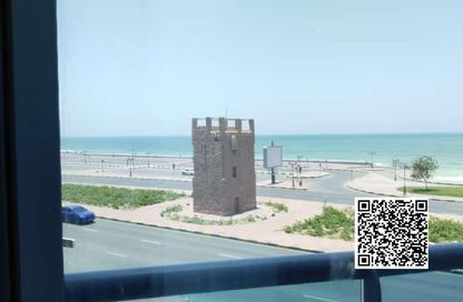 شقة - غرفة نوم - 2 حمامات للبيع في مساكن كورنيش عجمان - طريق كورنيش عجمان - عجمان