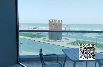 شقة - غرفة نوم - 2 حمامات للبيع في مساكن كورنيش عجمان - طريق كورنيش عجمان - عجمان
