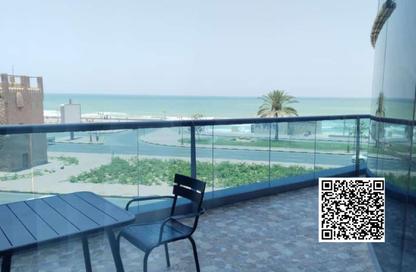 شقة - غرفة نوم - 2 حمامات للبيع في مساكن كورنيش عجمان - طريق كورنيش عجمان - عجمان