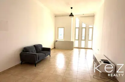 شقة - 1 حمام للايجار في طراز أوروبي - مساكن القناه المائية - مدينة دبي الرياضية - دبي