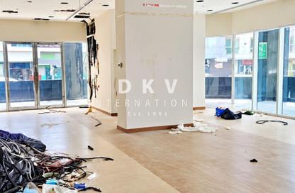 Shop - Studio - 1 for rent in Golden Sands Tower - Al Barsha 1 - Al Barsha - Dubai