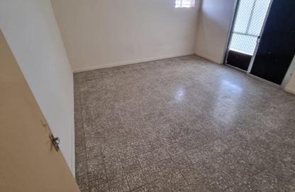 Apartment - 2 Bedrooms - 1 Bathroom for rent in Abu Shagara building - Abu shagara - Sharjah