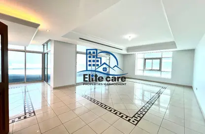 Apartment - 4 Bedrooms - 4 Bathrooms for rent in Al Mina Tower - Al Mina - Abu Dhabi