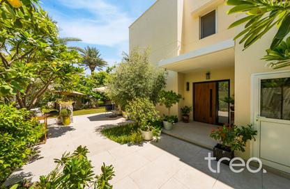 Villa - 3 Bedrooms - 4 Bathrooms for rent in Meadows 9 - Meadows - Dubai