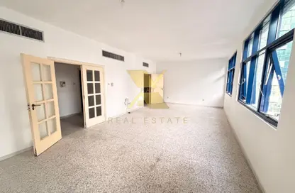 Apartment - 3 Bedrooms - 3 Bathrooms for rent in Tourist Club Area - Abu Dhabi Apartment - 3 Bedrooms - 3 Bathrooms for rent in Tourist Club Area - Abu Dhabi