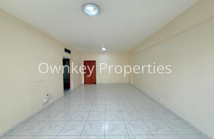Apartment - 1 Bedroom - 1 Bathroom for rent in Golden Sands 2 - Al Mankhool - Bur Dubai - Dubai