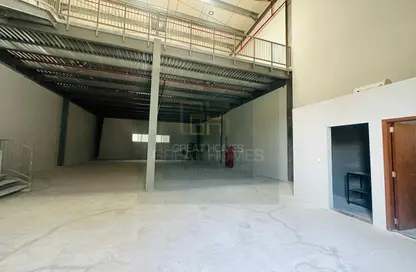 Warehouse - Studio - 2 Bathrooms for rent in Umm Ramool - Dubai