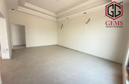 Villa - 4 - 5 for rent in Al Aweer 1 - Al Aweer - Dubai