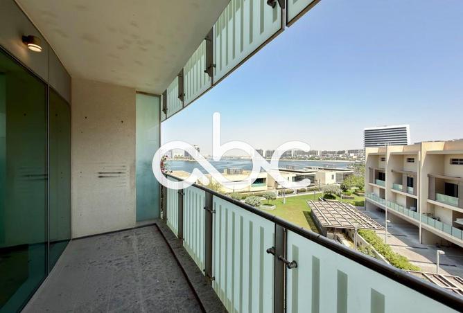 3-bed apartment in Al Rahba · Vacant · Canal view — photo 3