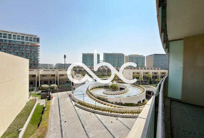3-bed apartment in Al Rahba · Vacant · Canal view — photo 2