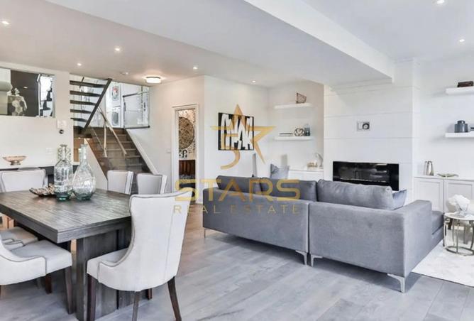 98247203 - Property Image 3