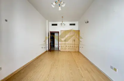 Apartment - 1 Bedroom - 2 Bathrooms for rent in Al Karama Sqaure - Al Karama - Dubai