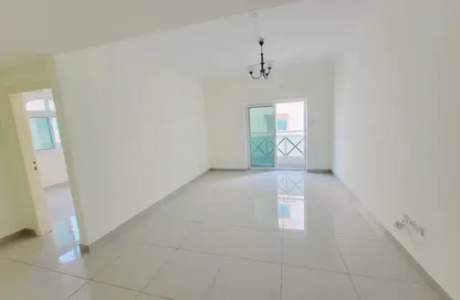 شقة - غرفة نوم - 2 حمامات للايجار في ذا سكواير 1 - تجارية مويلح - الشارقة