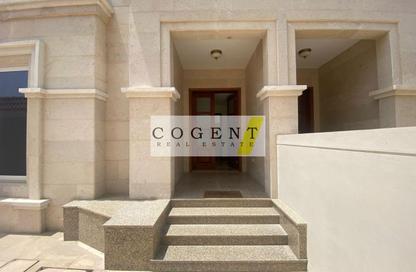 Villa - 5 Bedrooms - 6 Bathrooms for rent in Jumeirah 1 Villas - Jumeirah 1 - Jumeirah - Dubai