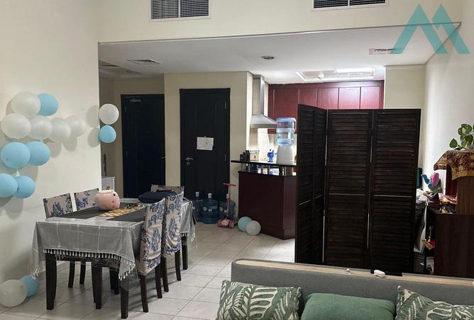 UNFURNISHED l POOL VIEW | FAMILY FRIENDLY