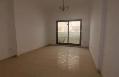 Apartment - 1 Bedroom - 2 Bathrooms for rent in Emirates Lake Towers - Emirates City - Ajman
